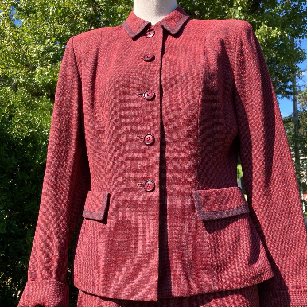 Vintage red & navy Suitmaker skirt suit by Handmacher size medium